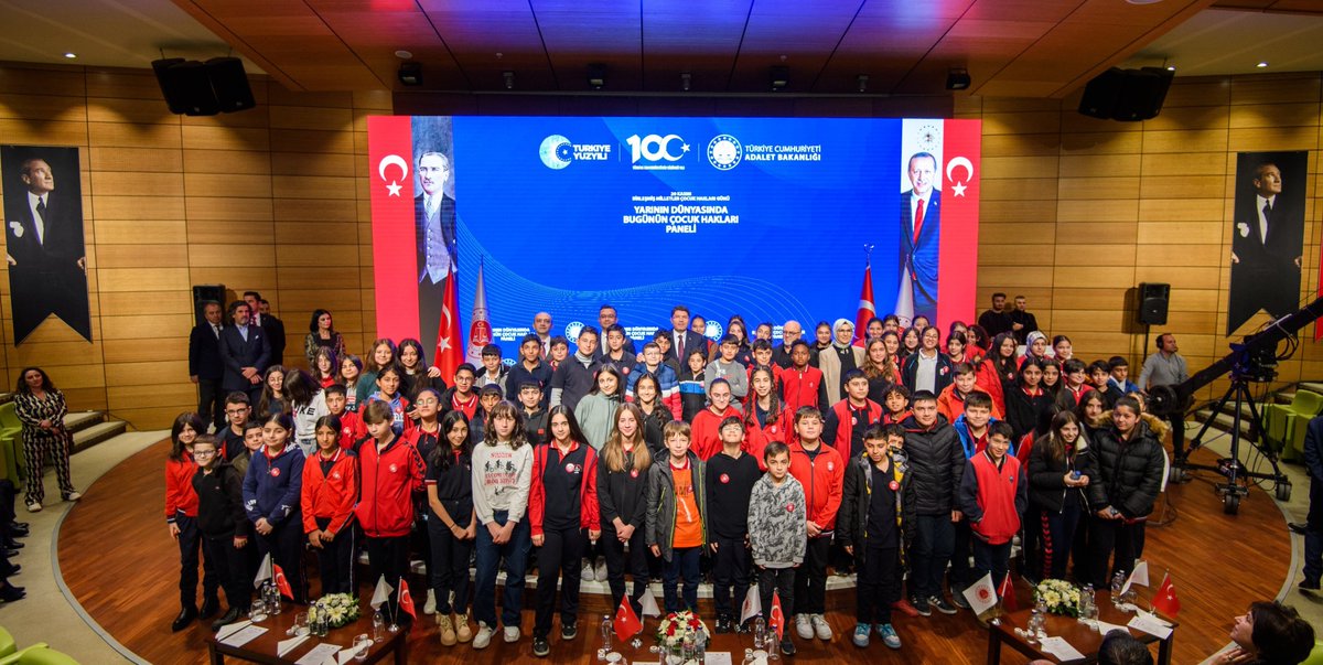 Adalet Bakanımız Sayın Yılmaz Tunç, 20 Kasım Dünya Çocuk Hakları Günü kapsamında düzenlenen ‘Yarının Dünyasında Bugünün Çocuk Hakları Paneli’nin açılışına katıldı.

#ÇocuklarYaşasın
#YaşasınÇocuklar
#DünyaÇocukHaklarıGünü