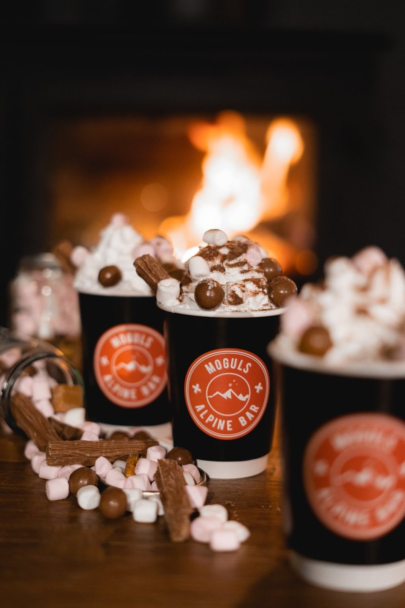 ❄️It’s officially Hot Chocolate Season! 🍫⁠
Ice SKATE Bournemouth & Moguls Alpine Bar is the perfect place to indulge in one of their Luxury Hot Chocolates! 😍☕️ #LoveBournemouth #XmasTreeWonderland