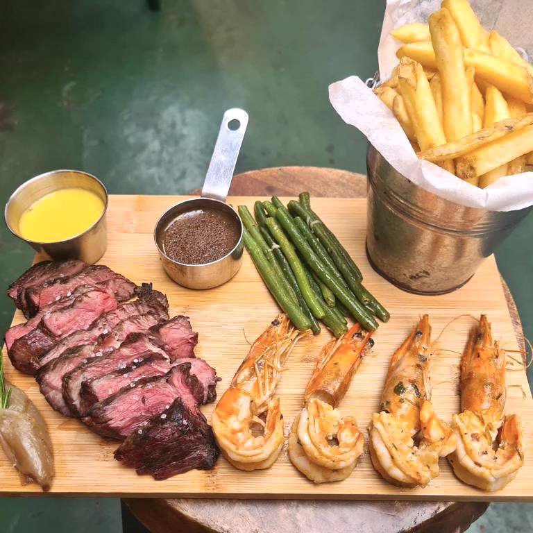 There's 50% OFF all drinks every Tuesday with every main course ordered at Del Boy’s Bar in @bwmarkettooting! Every customer that orders a main gets 50% OFF all drinks for the rest of the day/evening! To book a table, please call 07789 502 421 or just walk-in if there's room! #ad