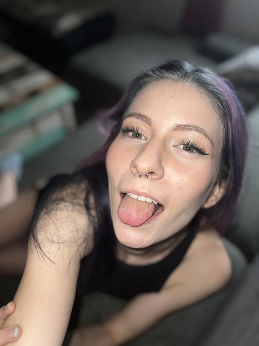 Am I the only one who hasn't started buying Christmas presents yet?👀 https://t.co/CrrfEMg6mS