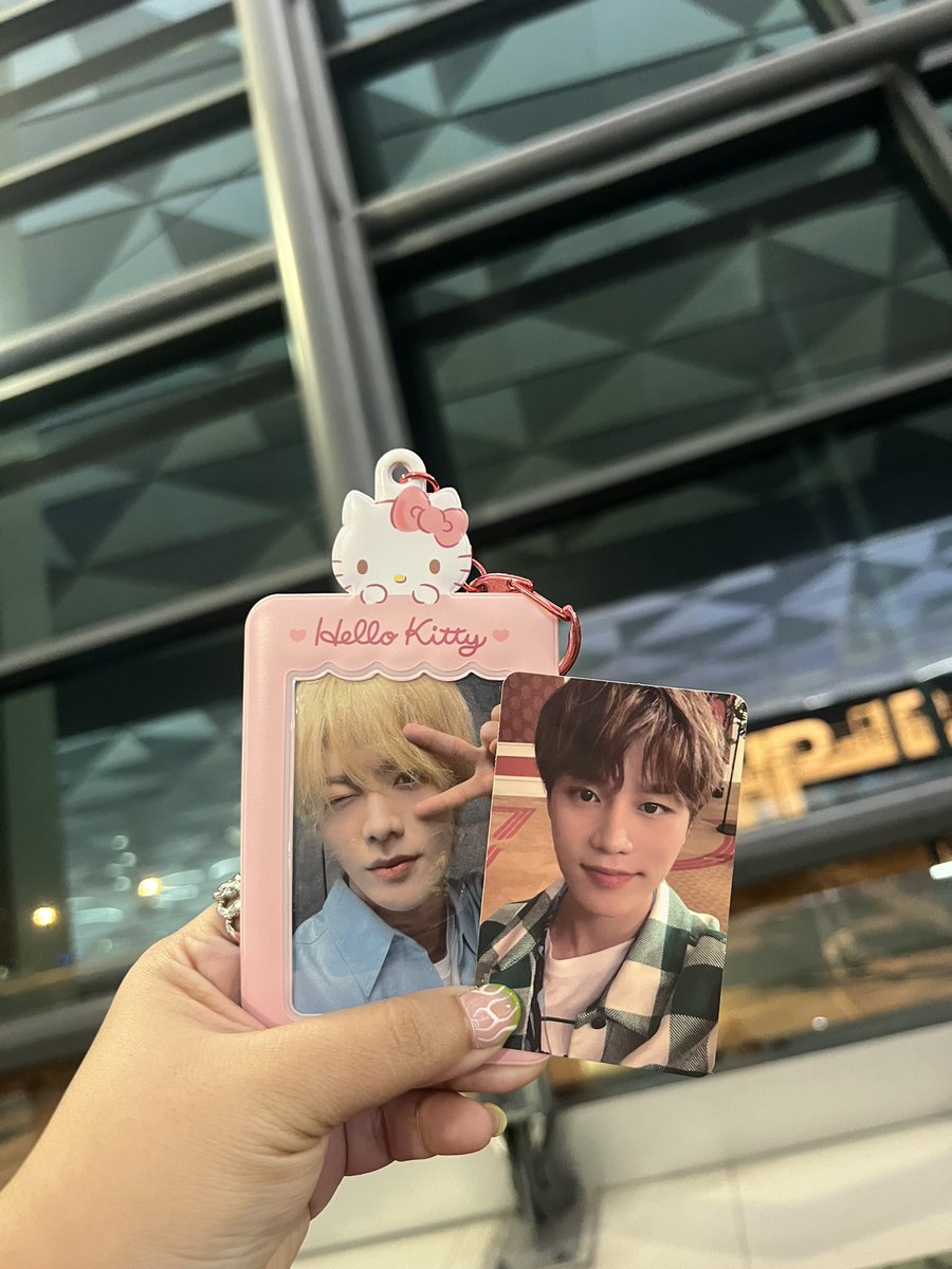 dendence's tweet photo. flying solo to seoul 🇰🇷 
first time without my cegil partner @helloitsesty 😭
taeil cepet sembuh yah. biar #yuil couple bisa reunited 🥹🥹 https://t.co/QC60998VmL