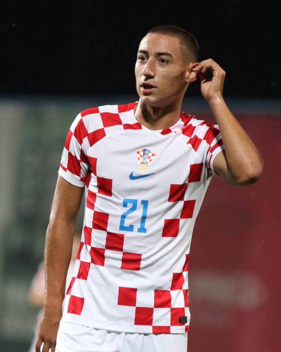Čestitamo mladim Vatrenima na novoj pobjedi na kvalifikacijskom putu prema #U21EURO - u Erevanu su pobijedili Bjelorusiju 1:0! 🇭🇷🙌

⚽️ Marin Ljubičić (84')

📸 Cropix

#Obitelj #MladiVatreni