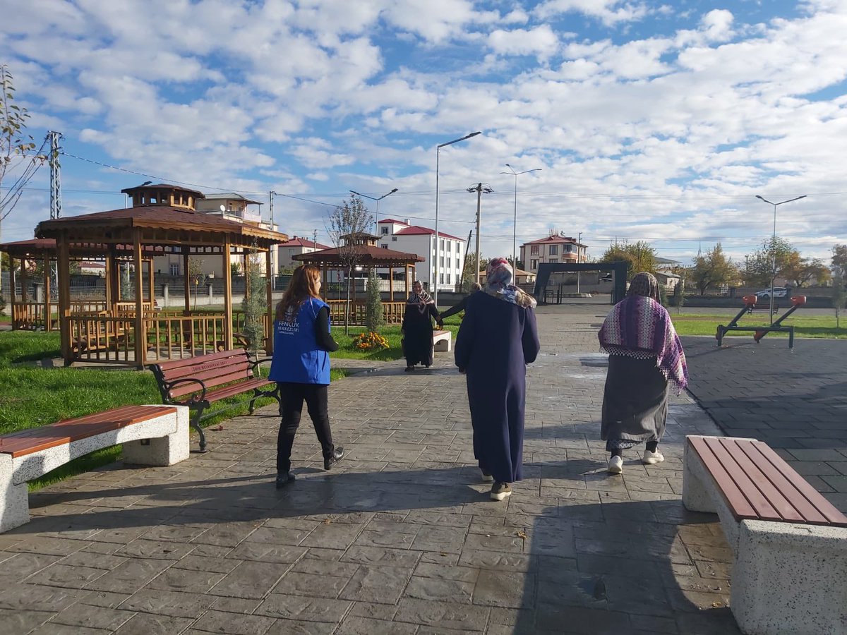 IgdirGM's tweet photo. Okuma yazma kursundaki kursiyerlerimize sağlıklı yaşam  için doğa yürüyüşü yaptırdık.

📌Emek Gençlik Merkezi https://t.co/7f6YAm9CBm