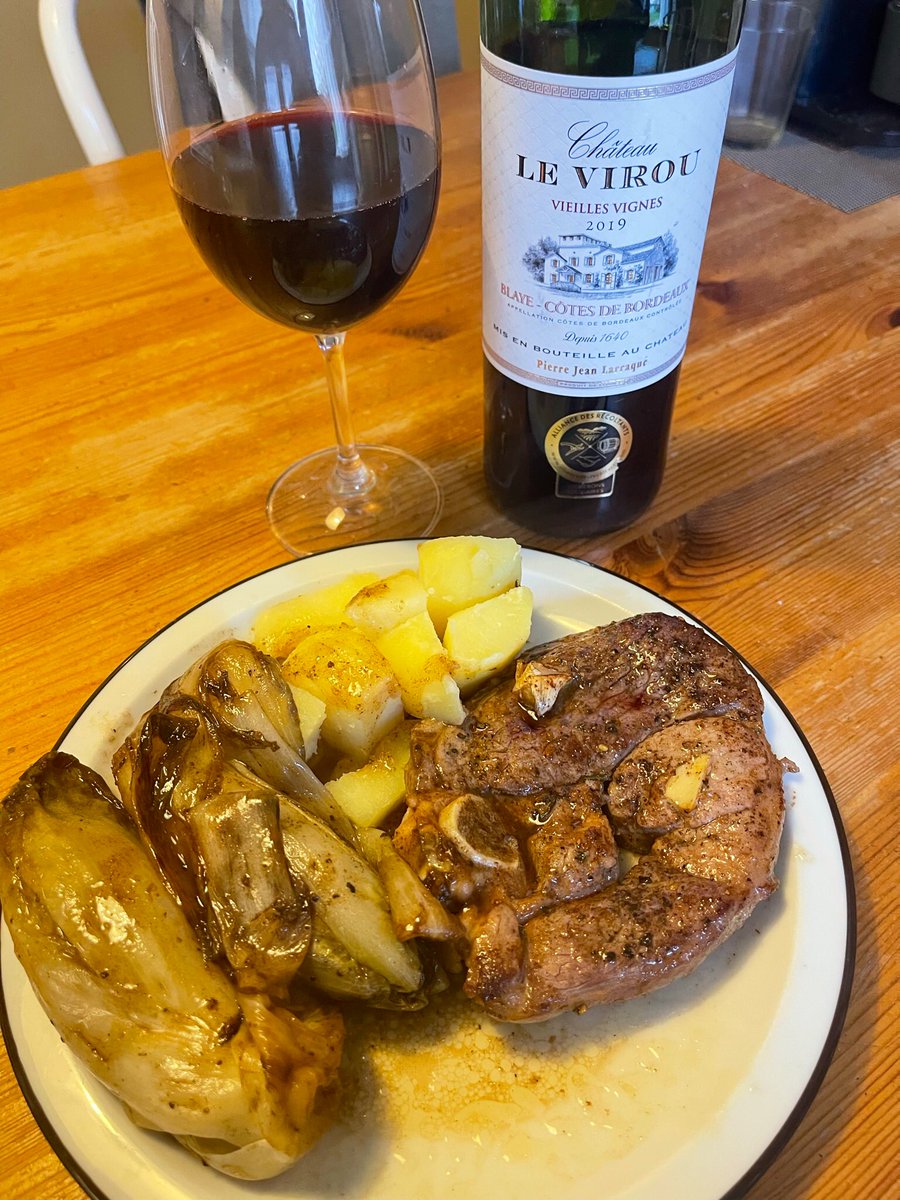 joukesp's tweet photo. #MondayLunch #LambCut #Endives #Potatoes #Bordeaux
À bit wet, dreary November morning.
Trying to crank it up w a delicious lamb cut, endives & potatoes.
When all goes right, this is unbeatable!
Le Virou, Côtes de Bordeaux - Blaye deserves more than deserves previous rating 87-89! https://t.co/0PQ4H0qc55