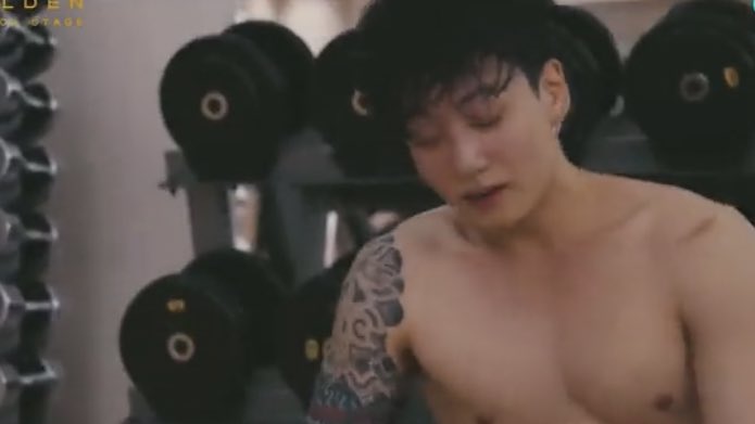 cat is seeing bts !!! tweet media