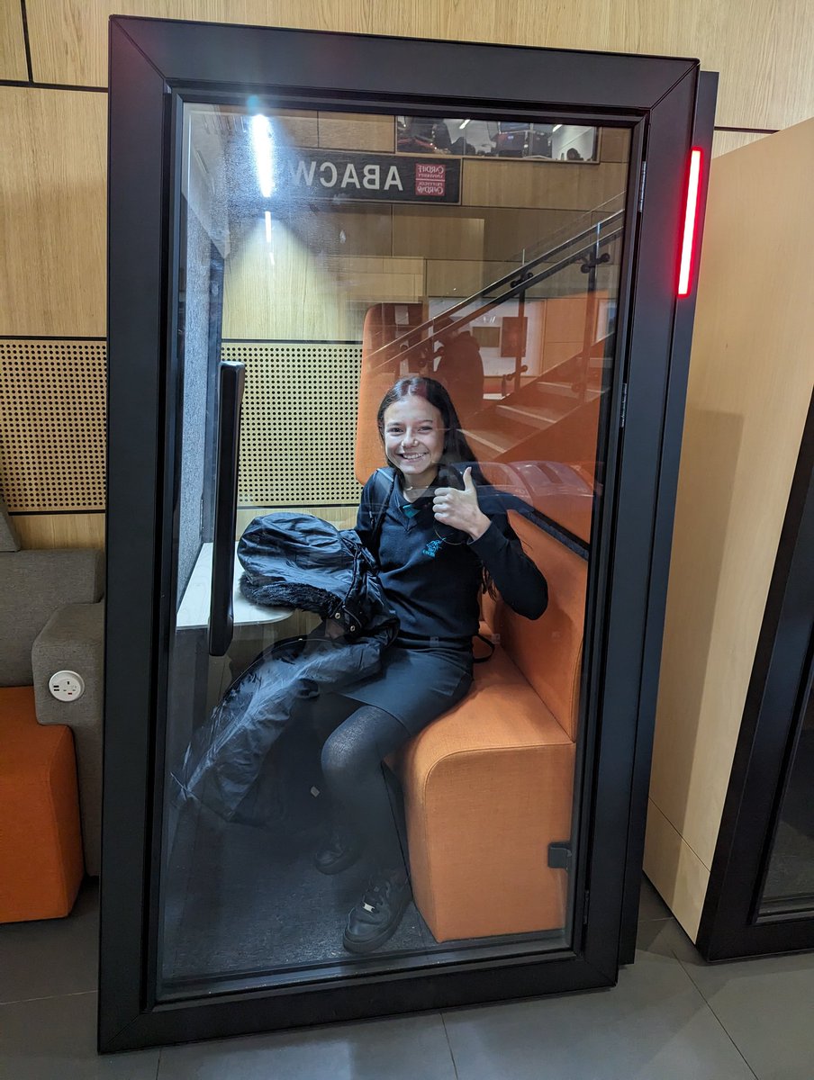 Pawb yn mwynhau diwrnod cyber first ym Mhrifysgol Caerdydd! <a href="/CUcomscOutreach/">CU Computer Science Outreach Team</a>