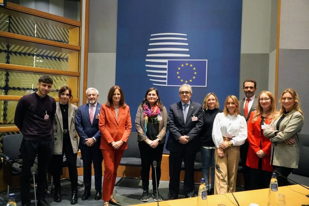 IntegraIntSpain's tweet photo. Bruselas: Encuentros y negocio en 🇪🇸, 🇪🇺 y 🇺🇸, con clasif. UE, OTAN y ESA. Gracias a Instituciones Europeas, OTAN, REPER, Cámara de Comercio e Ind. de Defensa. #UE #CONSEJOUE #COMISIONUE #PARLAMENTOUE #OTAN #EDA #REPERESPAÑA #CAMARACOMERCIO #INDUSTRIADEFENSA #DEFENSA #USA #DLA https://t.co/OhzIbDFuyE