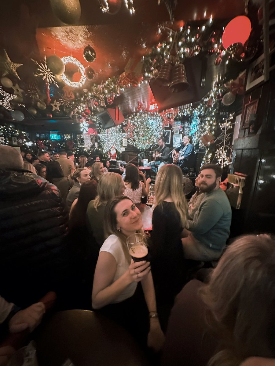 BeckyHallX's tweet photo. Dublin, you did not disappoint 🇮🇪🍻 https://t.co/gUj7FoCeu7