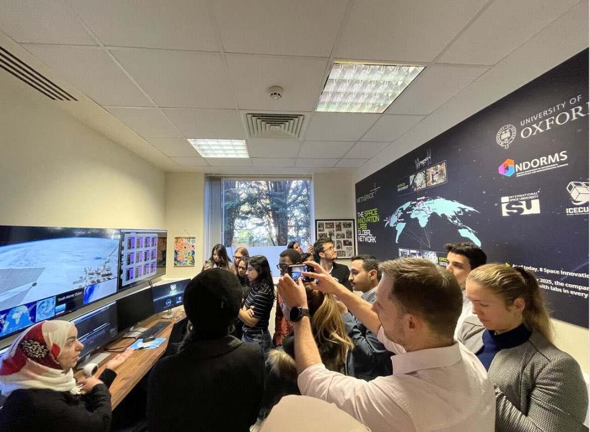 SakhaaHM's tweet photo. Thrilled to have completed the first Executive Space Medicine Course at #Oxford, UK! Being both a participant student and @metavisionaries organizer. The course lectures were organized with @ISUnet and it included a lab day at the University of Oxford’s first Space Innovation Lab https://t.co/YyTGhnqeuS
