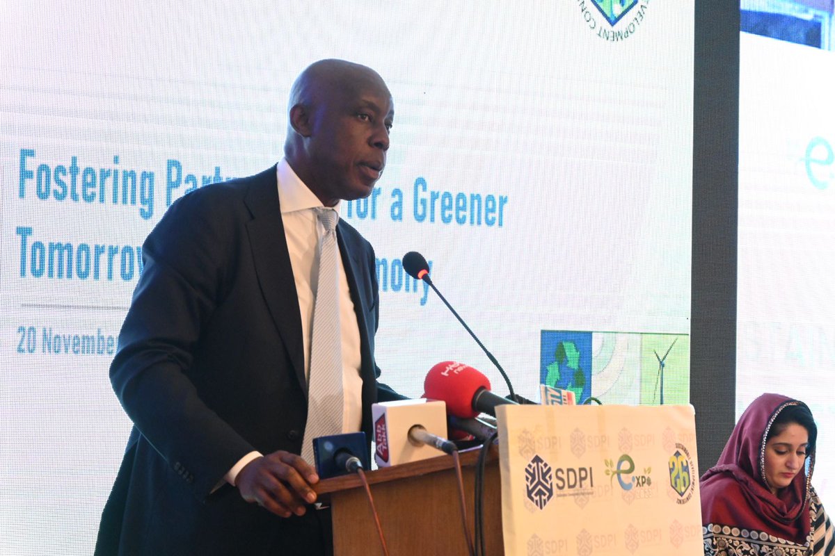 In closing plenary of #SIE2023 the first sustainability investment expo by SDPI, Mr Joshua Setipa (@Joshuasetipa), Senior Director, Strategy, Portfolio, Partnerships and Digital Division, Commonwealth Secretariat

🛑Challenges include:
-Natural Disasters' impact on trade
-Supply