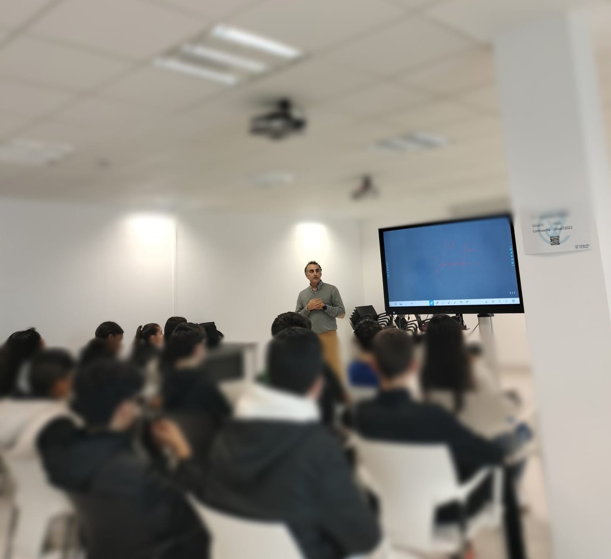 IDIVALdecilla's tweet photo. @gieconpsalud @feconomicasuc El grupo @PsychResIDIVAL ha participado en la #SemanaCienciaUC @UCDivulga 

👨‍⚕️👩‍⚕️Con el Taller: “El #cannabis y los jóvenes. ¿Te lo sabes todo?” 

Informando  a los escolares de #Cantabria sobre el efecto del consumo de #drogas y el uso de #móviles @sanidadgob @PNSDgob1 https://t.co/7HNkUAXFtH
