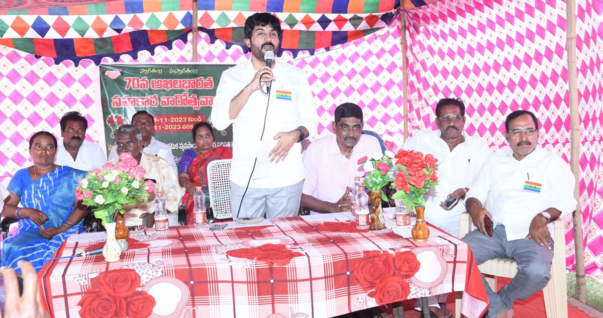 KCBachina's tweet photo. 👉పంగులూరు మండలం, బూదవాడ గ్రామం, సొసైటీ నందు 70వ అఖిలభారత సహకార వారోత్సవాల కార్యక్రమంలో ముఖ్య అతిథి గా పాల్గొనడం జరిగింది.
#bachinakrishnachaitanya #CMYSJagan #YSRCongressParty #BKC #TeamBKC #addanki https://t.co/Z8LiHQiEyQ