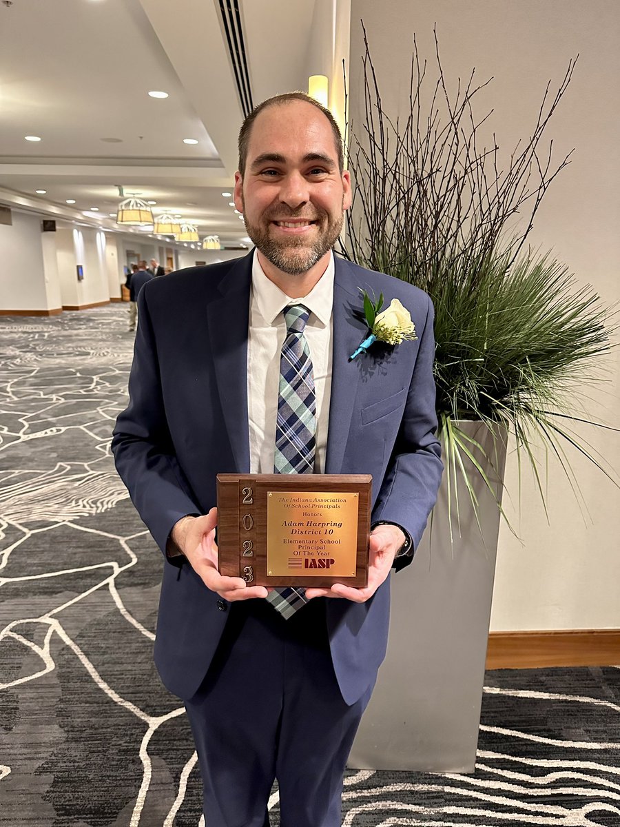 mvance7575's tweet image. Congratulations to Loper Elementary Principal Mr. Adam Harpring! He received the Indiana Association of School Principals District 10 Elementary Principal of the Year last night at the annual awards banquet. @scs_goldenbears
@INPrincipals