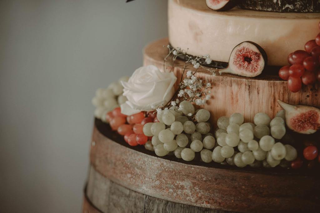 Let's cut to the cheese, I camembert it any longer! Sweet or savoury, sponge cake or Shropshire blue? You’d feta decide what type of wedding cake you’d prefer🍷🧀 🎂
#CheeseWeddingCake #SayCheeseToLove #WeddingCheeseTower #BrieMineForever
