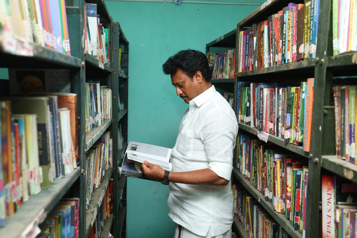 Anbil_Mahesh's tweet photo. சட்டமன்ற உறுப்பினர் @jawahirullah_MH அவர்களின் பாபநாசம் தொகுதியில் அமைந்துள்ள கிளை நூலகத்தில் 234/77 ஆய்வுப் பயணத் திட்டத்தின் 95-வது ஆய்வை மேற்கொண்டோம்.

சுமார் 46,000 நூல்களையும், 5,000 உறுப்பினர்களையும் கொண்ட இந்நூலகத்தின் அடிப்படை வசதிகளை மேம்படுத்துவோம் என உறுதியளித்தோம்.
#நம்பள்ளி_நம்பெருமை234_77
@tnschoolsedu
