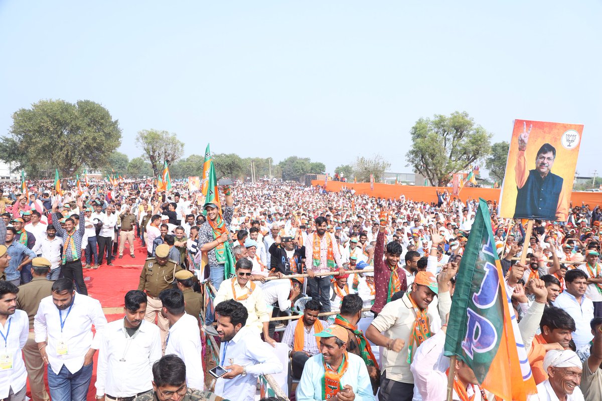 BadamDeviBJP's tweet photo. आज आमेर विधानसभा क्षेत्र से भाजपा प्रत्याशी भाई साहब @DrSatishPoonia जी के समर्थन में आयोजित #विजय_संकल्प_सभा में उत्तर प्रदेश के माननीय मुख्यमंत्री आदरणीय श्री @myogiadityanath  जी की उपस्थिति में आमेर की धरती पर उमडा जन सैलाब... 

#आपणों_आमेर_आपणों_सतीश https://t.co/PWR4l14bPO