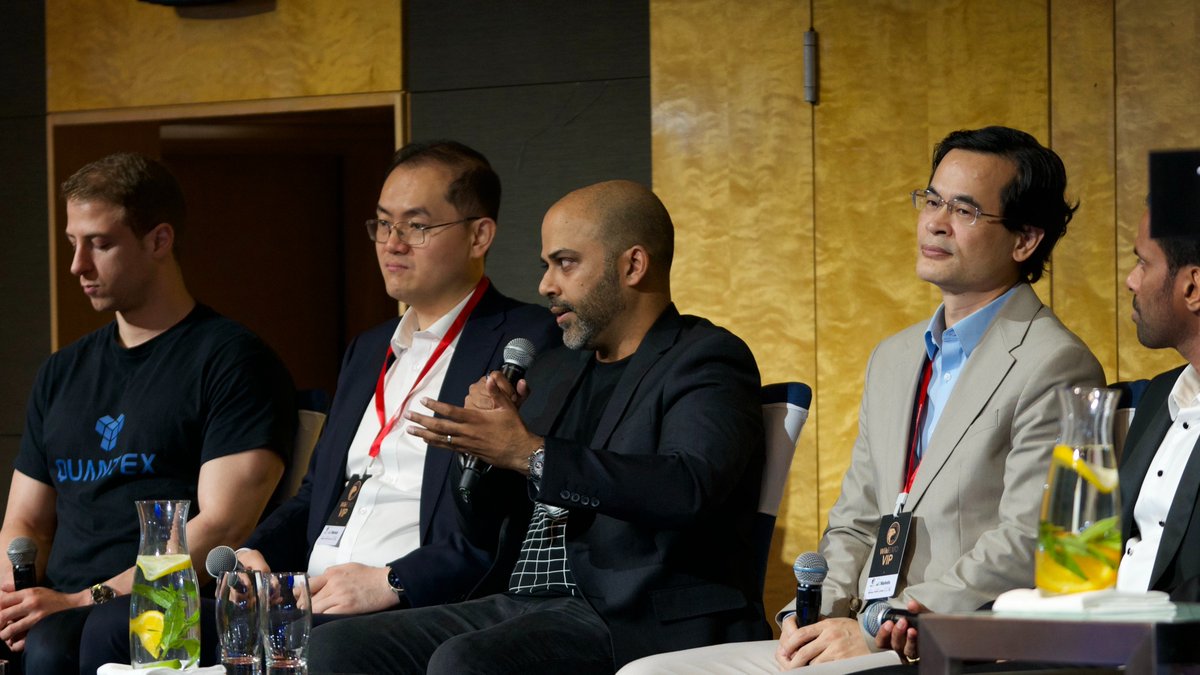 Mark Paul tweet media