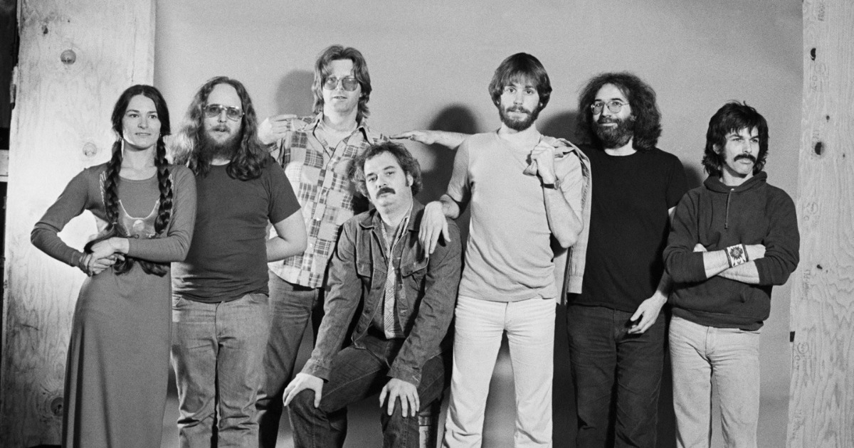 75orLess's tweet image. This week's episode of 'Through the Looking Glass,' hosted by Mark D, has been posted. The featured artist for this episode is the Grateful Dead shorturl.at/EHSW3