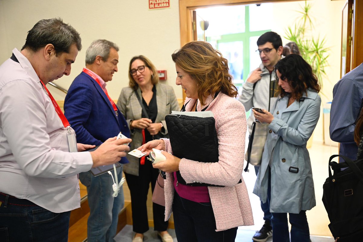 Desde la <a href="/UMU/">Universidad Murcia</a> seguimos apostando firmemente por una formación docente innovadora, hoy en el II Congreso de Innovación, 500 docentes dan a conocer sus iniciativas y estarán representados los más de 200 grupos de innovación docente 👩‍💻👨🏻‍🏫🧑🏽‍💻🧑🏼‍🏫 <a href="/umuestudios/">Vicerrectorado de Estudios. Universidad de Murcia.</a> <a href="/InnovaUM/">Unidad de Innovación</a>