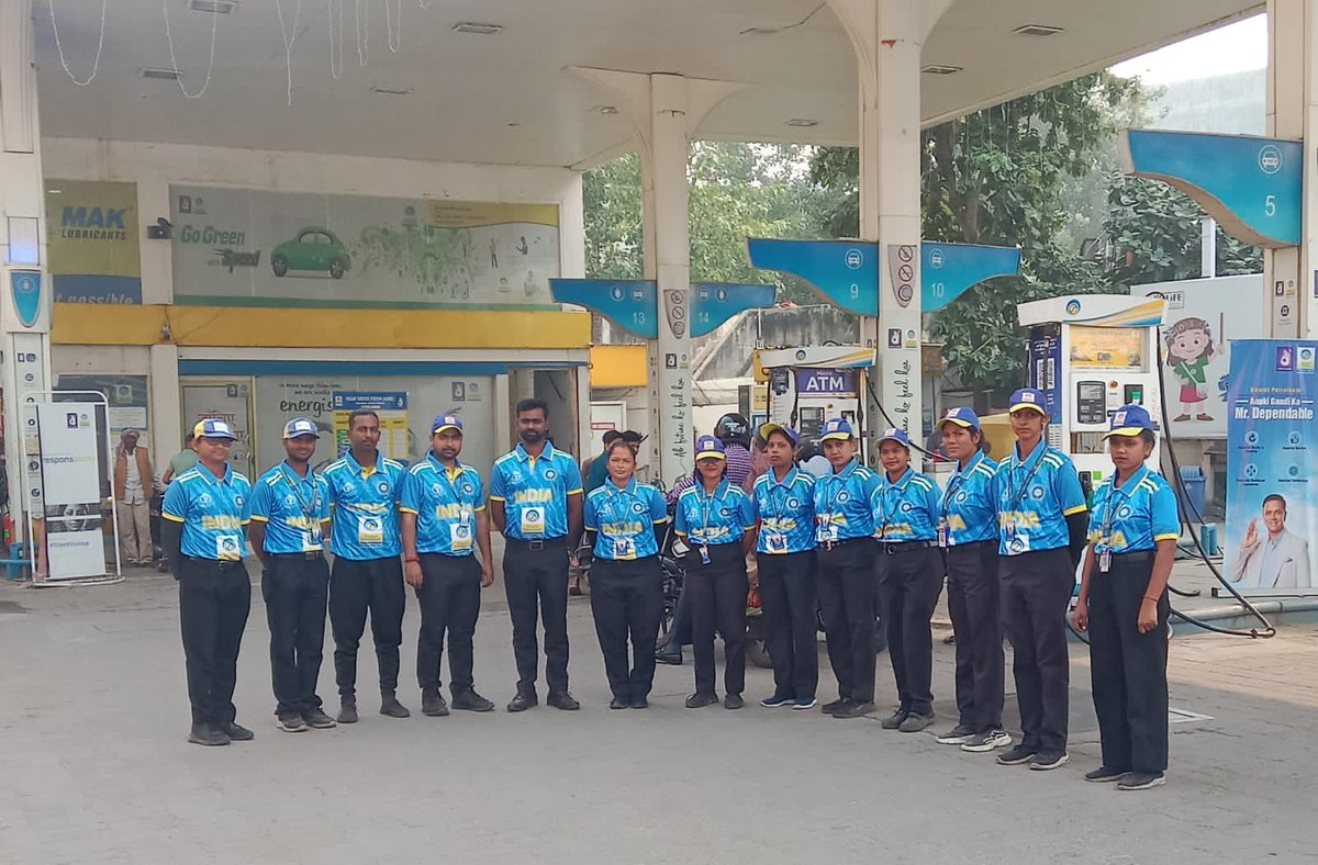 DelhiBpclRetail's tweet image. #INDvsAUSfinal #Worldcupfinal2023 veejay service station cheering the spirit of India at the forecourt. We are with our heroes 
#MakMakesitPossible
#MakLubricants
#PureForSure
@BPCLimited @BPCLRetail