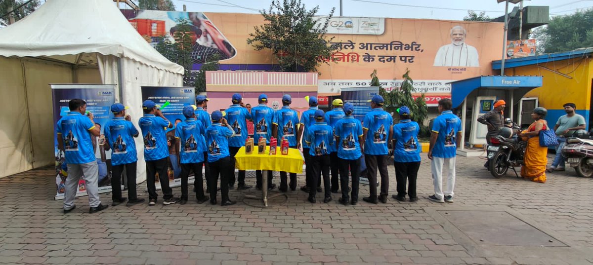 DelhiBpclRetail's tweet image. #INDvsAUSfinal #Worldcupfinal2023 veejay service station cheering the spirit of India at the forecourt. We are with our heroes 
#MakMakesitPossible
#MakLubricants
#PureForSure
@BPCLimited @BPCLRetail
