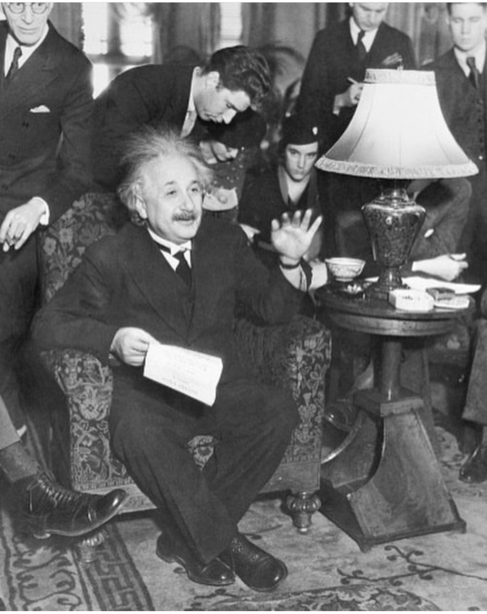 MHamitcherif's tweet photo. Un homme est évalué non pas par ce qu’il reçoit, mais par ce qu’il donne aux autres. Comme le disait Albert Einstein ” la valeur d’un homme tient dans sa capacité à donner et non dans sa capacité à recevoir ”. https://t.co/VphkH7RO6V