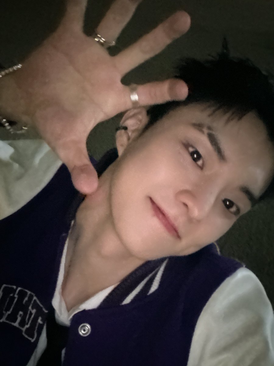 WE_THE_BOYZ's tweet photo. [큐] Watch it‼️🤓 https://t.co/17nKWF7vko