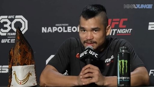 ainurohman's tweet photo. Soal posisi Jeka Sargih yang menjadi underdog di bursa taruhan vs Lucas Alexander?

"Bahkan bukan di (bursa) judi saja ya, bahkan satu kampung saya meragukan saya bertanding di octagon UFC. Jangankan teman2 saya, keluarga saya mungkin meragukan saya."  

*Fighter Indonesia pertama di UFC✅ 
*Fighter Indonesia yang meraih kemenangan di UFC✅ 
*Terpilih dlm kategori Performance of the Night dpt bonus USD 50 ribu✅

Jeka Saragih..👏