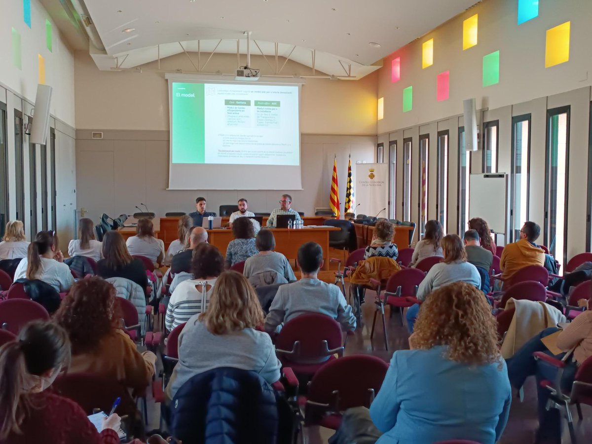AOC (@consorciaoc) on Twitter photo Jornada de presentació i resolució de dubtes sobre la implantació a la demarcació de #Lleida del #gestorExpedients de la <a href="/DiputacioLleida/">Diputació de Lleida</a>.
El cap de servei de l'AOC <a href="/polpuigcl/">Pol Puigdomenech</a> explica el model d'integració d'aquest gestor d'expedients amb els #serveisAOC. Jornada de presentació i resolució de dubtes sobre la implantació a la demarcació de #Lleida del #gestorExpedients de la <a href="/DiputacioLleida/">Diputació de Lleida</a>.
El cap de servei de l'AOC <a href="/polpuigcl/">Pol Puigdomenech</a> explica el model d'integració d'aquest gestor d'expedients amb els #serveisAOC.