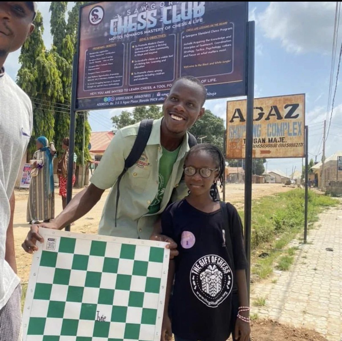It was such a beautiful moment seeing how everyone welcomed me to the community. The power of #chess. ⁦<a href="/thegiftofchess/">The Gift of Chess</a>⁩ ⁦<a href="/chessinslums/">CHESS IN SLUMS AFRICA</a>⁩ ⁦<a href="/kamicaulay/">Kamikaze</a>⁩
