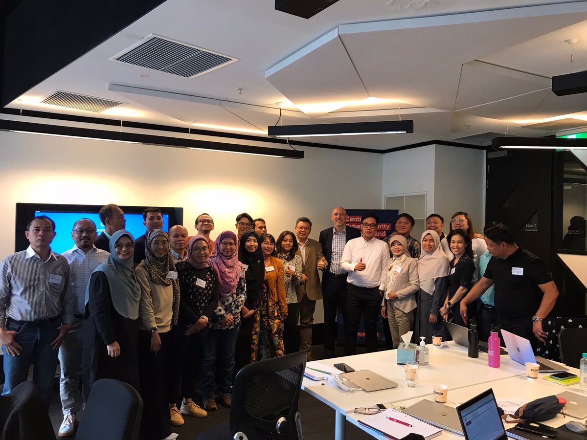 extensionedu's tweet photo. Day 1 Improving the Digital Readiness and Resilience of TVET Systems in ASEAN" Short Course.
Introduction 

An overview of TVET Sector in Victoria
 #Aus4ASEAN #ShortCourse #ASEAN  #DigitalReadiness #AustraliaAwards https://t.co/41n1eyD96S
