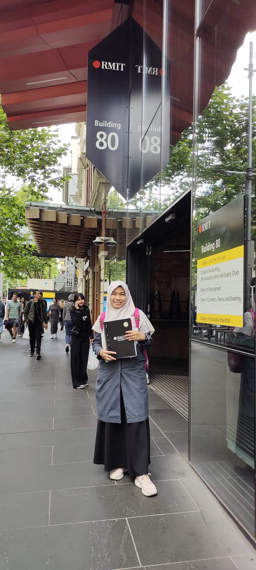 extensionedu's tweet photo. Day 1 Improving the Digital Readiness and Resilience of TVET Systems in ASEAN" Short Course.
Introduction 

An overview of TVET Sector in Victoria
 #Aus4ASEAN #ShortCourse #ASEAN  #DigitalReadiness #AustraliaAwards https://t.co/41n1eyD96S