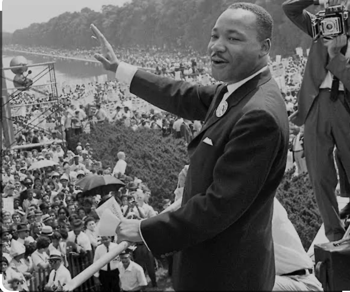 ADALBERTO_MDB's tweet photo. 20 NOVEMBRO -DIA CONSCIÊNCIA NEGRA 

“Eu tenho um sonho que meus quatro pequenos filhos um dia viverão em uma nação onde não serão julgados pela cor da pele, mas pelo conteúdo do seu caráter.”
Martin Luther King Jr. https://t.co/Z4WEcCgaM0