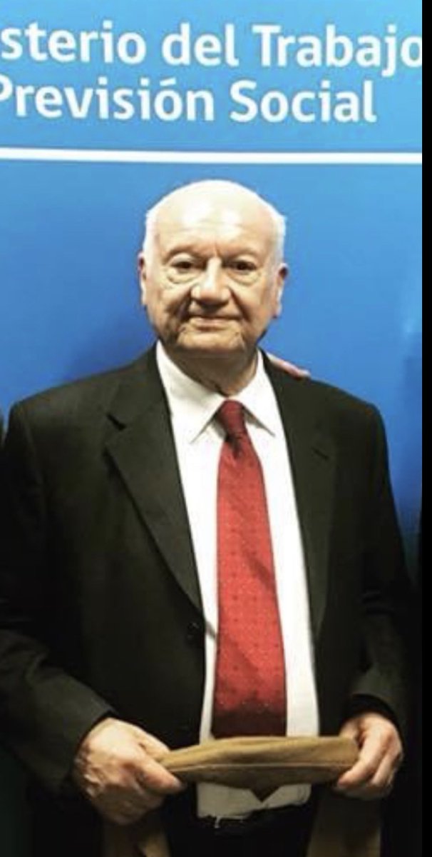 Acaba de partir Carlos Poblete, profesor y ex director del Departamento de Derecho del Trabajo y la Seguridad Social de <a href="/derechouchile/">Facultad de Derecho</a>. Hombre bondadoso que supo extender el cariño de colegas y alumnos fuera de las aulas a través de su pasión por la ópera, el folclor y el bridge.