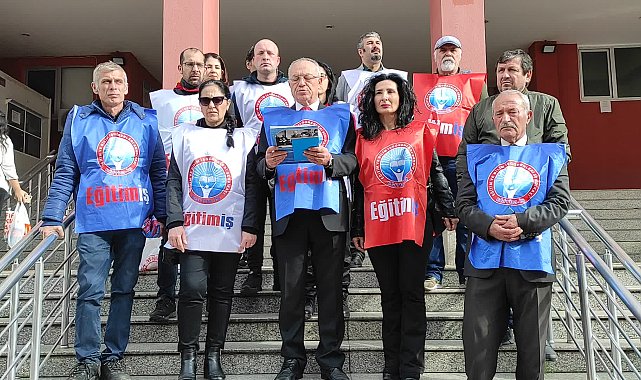 MektepliGazete's tweet image. Okullarda dağıtılan kitapta yer alan ifadeler tepki çekti: Solcular hedef gösterildi #kocaeli #solcular #SezaiKarakoç #dirilişNeslininAmentüsü @egtmiskocaeli1 @egitimis 
mektepligazete.com/haber/detay/ok…