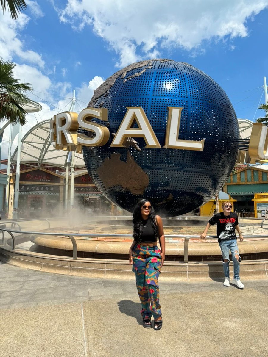 Official_CeeC's tweet photo. I am still a baeeeeeby , my father’s baby ☺️😂🤣. 

Was an exciting day today ! 💃🏻

✈️ : @marvgalluptandt 
#Cyngapore https://t.co/retLVkU22I