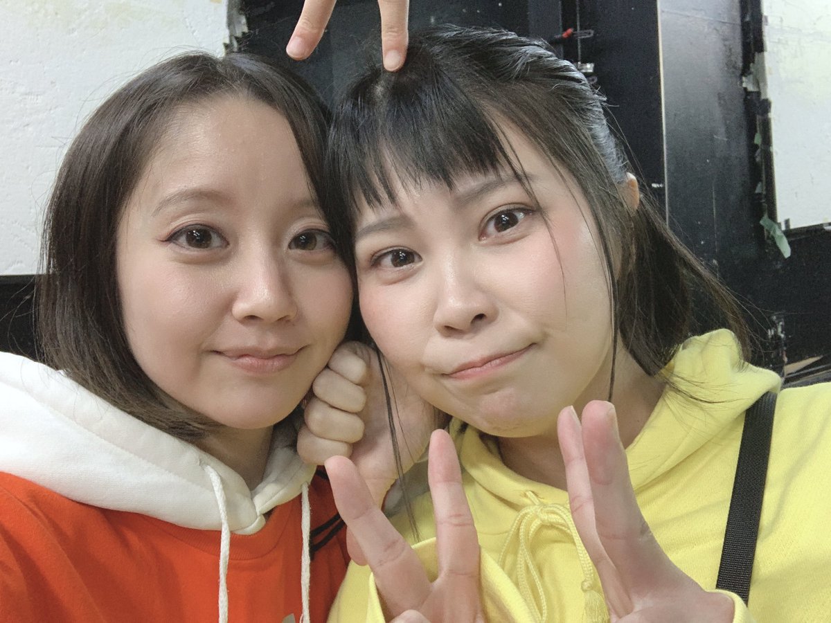 Anna_FRact's tweet photo. 今日も頑張ったー！
本番近づくにつれて稽古の楽しさマシマシのマシ( ᐛ )✌︎
お客さんにも絶対楽しんでもらえる！

から！みんな観に来てね！✨

今日のお写真はまいさん〜！
あーにゃ同じく松山の出身🍊
地元トーク捗るぅ〜₍₍ ᕕ(  ᐛ  )ᕗ⁾⁾

#花火とマイハウス https://t.co/XY4dy7Luxd