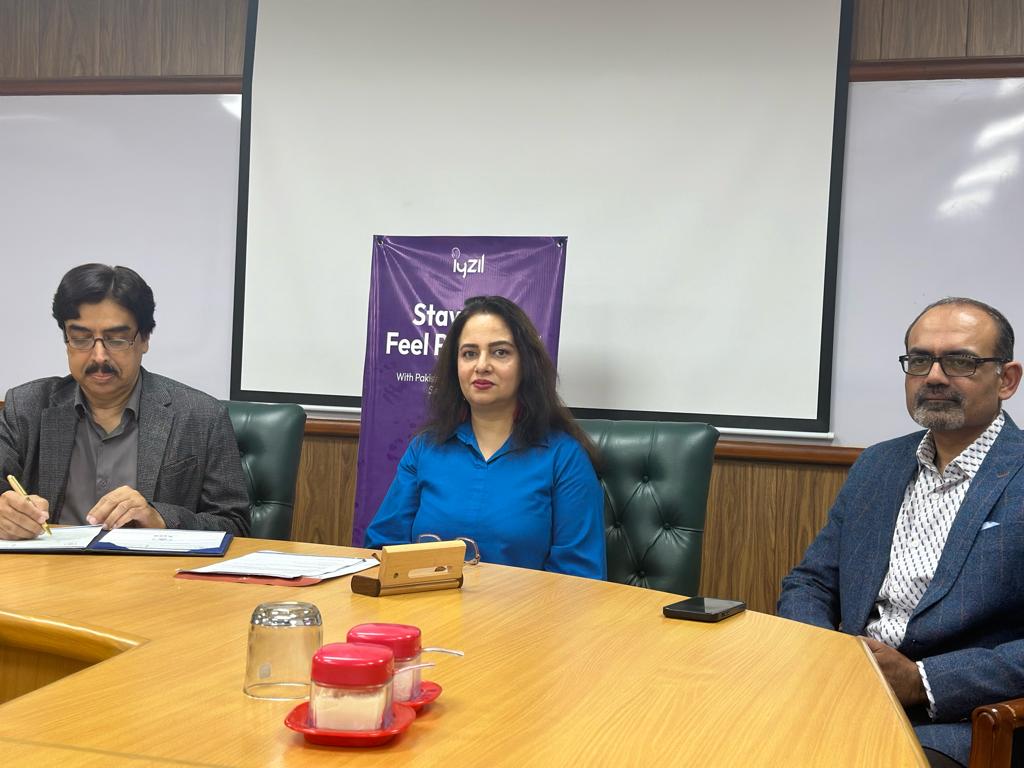iyzilofficial's tweet photo. Sealing a promise of safety. Iyzil proudly partners with CUST to protect and empower women across Pakistan!  

Discover how Iyzil is revolutionizing women's safety. Tap the link to learn more: https://t.co/zY1j8IB6qH 

#PartnersInSafety #iyzil #cust https://t.co/2MN7N7dLj8