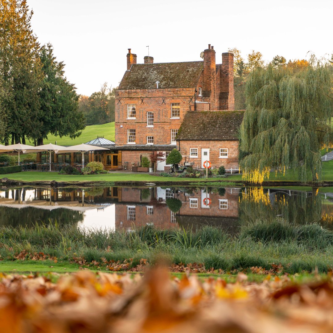 Our Auberge du Lac restaurant, opened in 1998 and housed in Brocket Hall's former hunting lodge... 🏹🦚🦃

#BrocketHall #AubergeduLac #LocallySourced #FreshProduce #KitchenGarden #Restaurant #FineDining