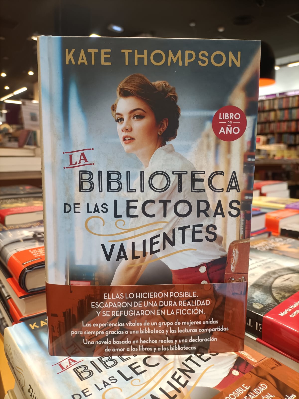 LA BIBLIOTECA DE LAS LECTORAS VALIENTES. LIBRO DEL AÑO. THOMPSON