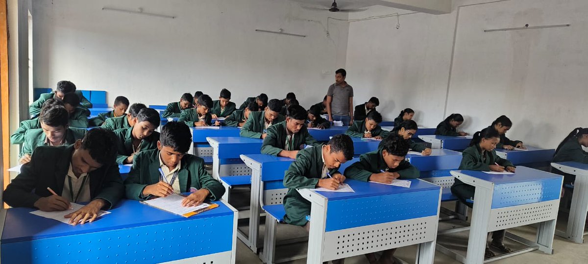 #JanjatiyaGauravDivas
- #JanjatiyaGauravDivas2023
- #ViksitBharatSankalpYatra
A Quiz competition has been conducted in EMRS CHANDRAPUR
