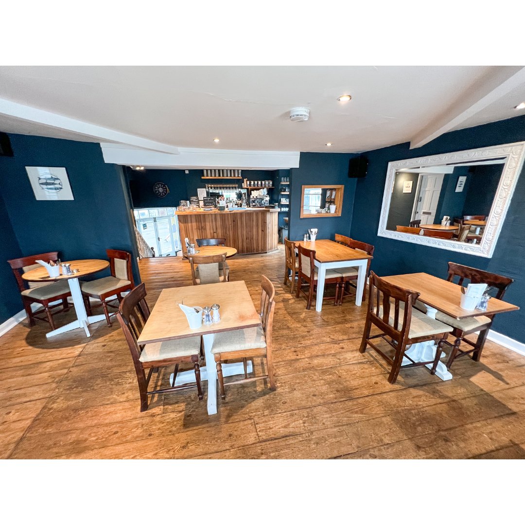 SBCProperty's tweet image. The Lookout l Falmouth Cornwall 

• A licensed restaurant with harbour views
• Rare outdoor seating area located in the busy Cornish town of Falmouth

For sale : £98,750 for the Business
For rent : £22,500 per annum