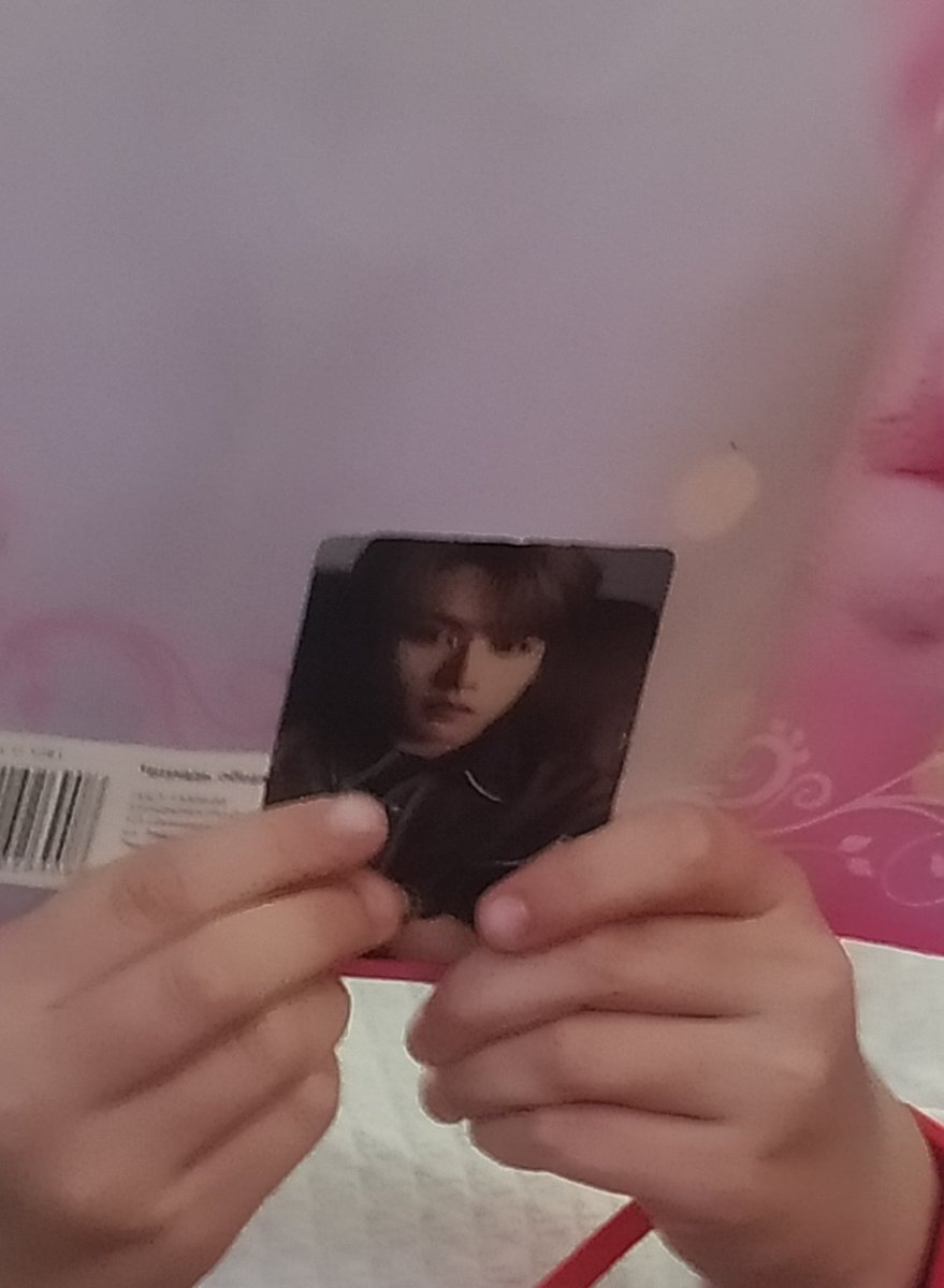 моя ученица вышла читать сочинение и взяла что-то как она сказала "на удачу"

не ну крутой талисман, на самом деле