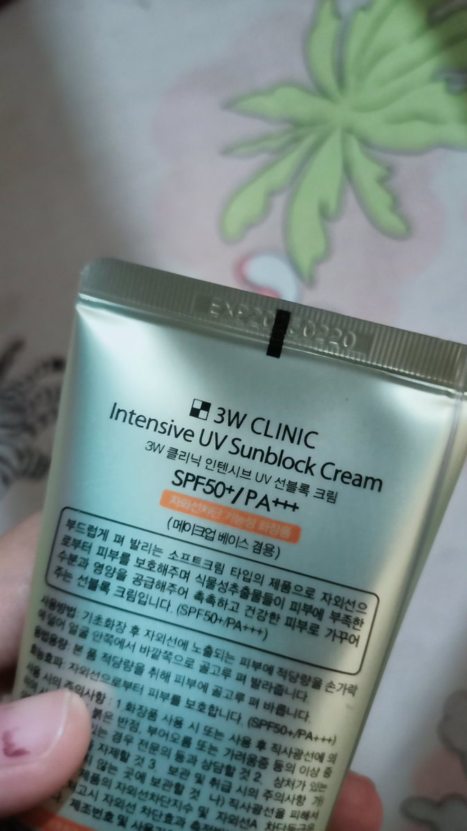 by_seaz's tweet image. WTS / WANT TO SELL
Preloved sunscreen
- Carasun (preloved, sisa 90%)
- 3W Clinic (new)
Oren ✅
Gratong ✅
Keep Event ✅
📍Jateng
Untuk detail n over by DM ya dear🌷
#sunscreen #carasun #3wclinic #preloved