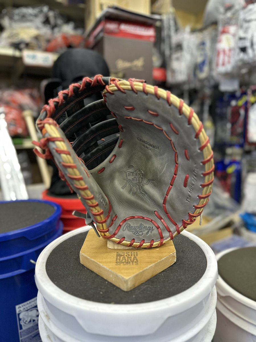 TKishihara's tweet photo. 「グローブグリス」part1ローリングス HOH オーダーファーストミット TM型 RAWLINGS FIRSTMITT GREASE【#3557】 https://t.co/IWtbGK6mMm @YouTubeより #グローブグリス #グラブグリス #グリス交換 #グリス入れ #glovegrease #ローリングス #rawlings #hoh #ファーストミット #firstmitt #protm https://t.co/VeKuRYXJLf