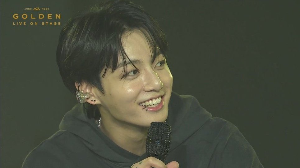JeonJungkook_BR's tweet photo. FOI LINDO DEMAIS! Obrigada por acompanharem com a JJKBR e compartilharem desse momento mágico 🥹💖

#GOLDENLiveOnStage #JungKook_GOLDEN https://t.co/kpceSHpn8Q