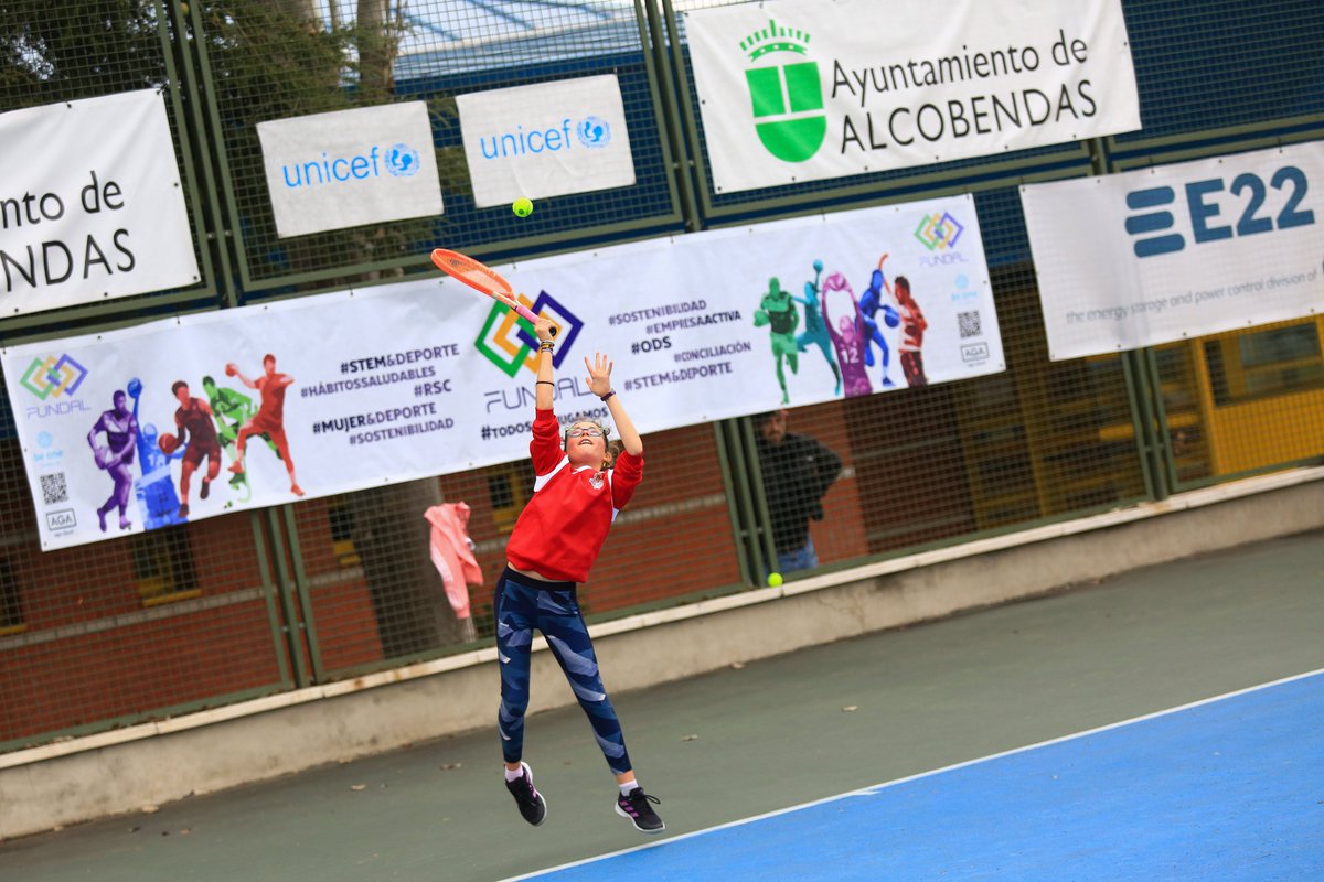 Fundalcobendas's tweet photo. #DiaMundialdelaInfancia 👧👦

🎾 Lo celebramos con el gran #TorneoMenina de #tenisbase a favor de @unicef_es y el resto de eventos junto a la infancia organizados por FUNDAL.

#Alcobendas siempre deportiva y siempre solidaria de la mano de FUNDAL 😊 https://t.co/U7eCEcFdXm