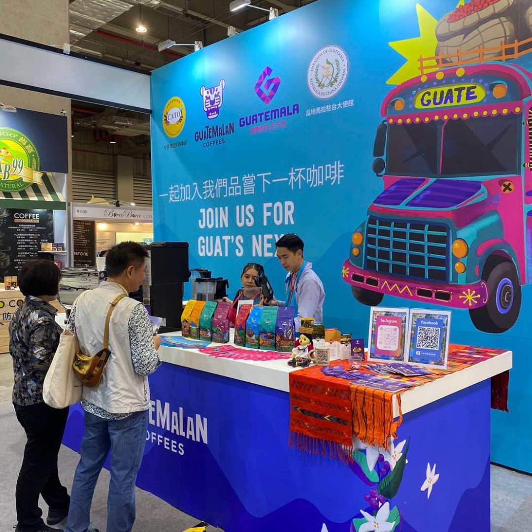 Guatemalacoffee's tweet image. #GuatemalanCoffees are taking Asia by storm!

We are grateful to @cato_tw and the Guatemalan Embassy in Taiwan (@MinexGt) for supporting our participation at the Taiwan International Coffee Show.

#GuatemalanCoffees #GuatsNext