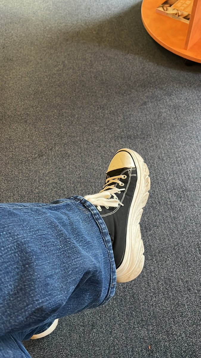 #wazifubo 
Gespräch das man beim Frauenarzt nicht hören will (wenn man das erste mal da ist sowieso nicht)

„Die Ärztin war viel zu grob bei der Untersuchung es tut weh und nun blute ich auch.“

„Ach das kann schon mal passieren kein Grund zur Sorge“

Äh ja 😳😨
Will heim 🫣