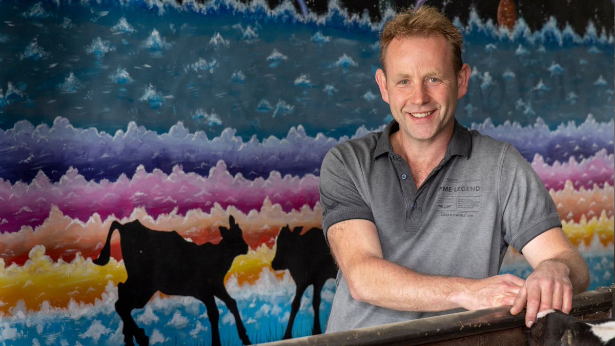 Verantwoorde productie en consumptie staan centraal voor kalverhouder Erik en zijn vrouw Saskia. Ze zijn al jaren zelfvoorzienend en gebruiken hernieuwbare energiebronnen zoals zonnepanelen en een biomassakachel. 

Lees het interview op ons MVO-platform: jaarverslag.vandriegroup.nl/mvo-jaarversla…